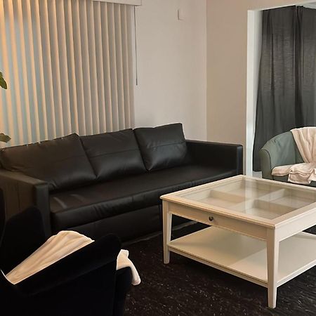 Beautiful, Fully Furnished 4Bed 2Bath House - 5 Minute Walk To Miracle Mile Downtown Coral Gables Villa ไมอามี ภายนอก รูปภาพ
