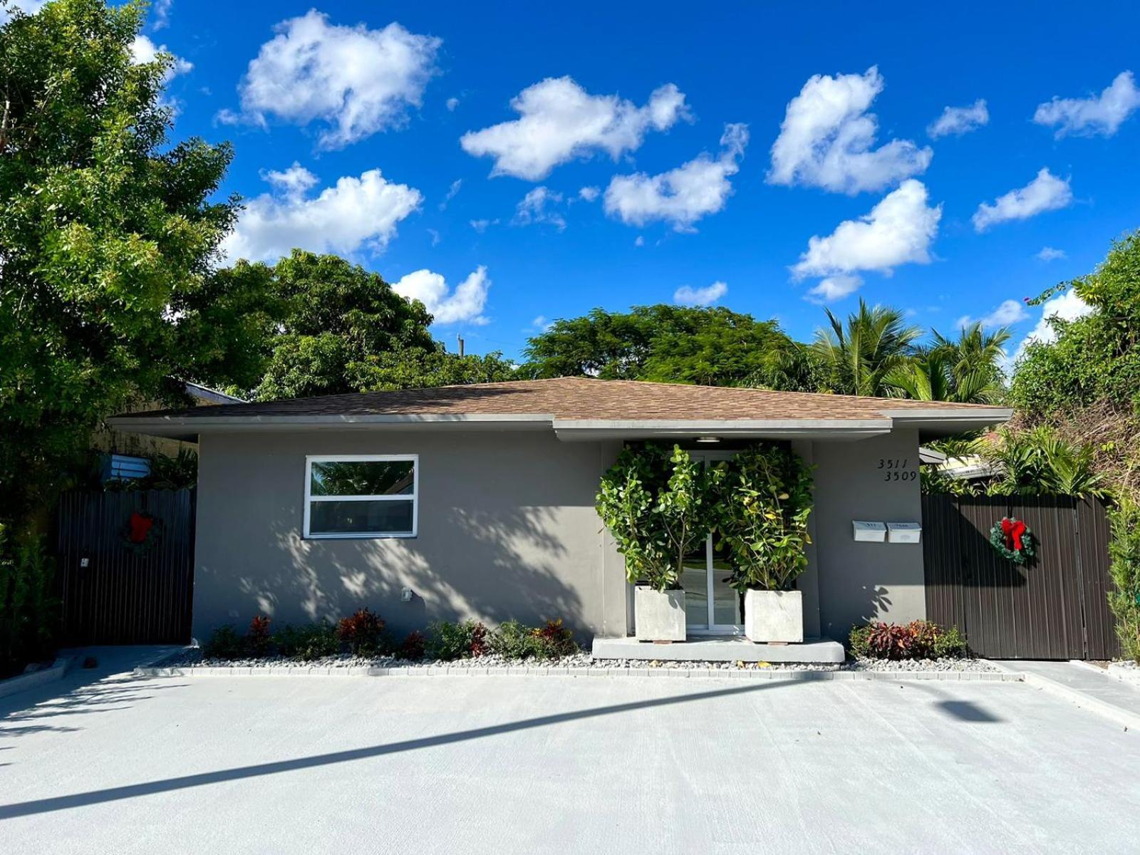 Beautiful, Fully Furnished 4Bed 2Bath House - 5 Minute Walk To Miracle Mile Downtown Coral Gables Villa ไมอามี ภายนอก รูปภาพ