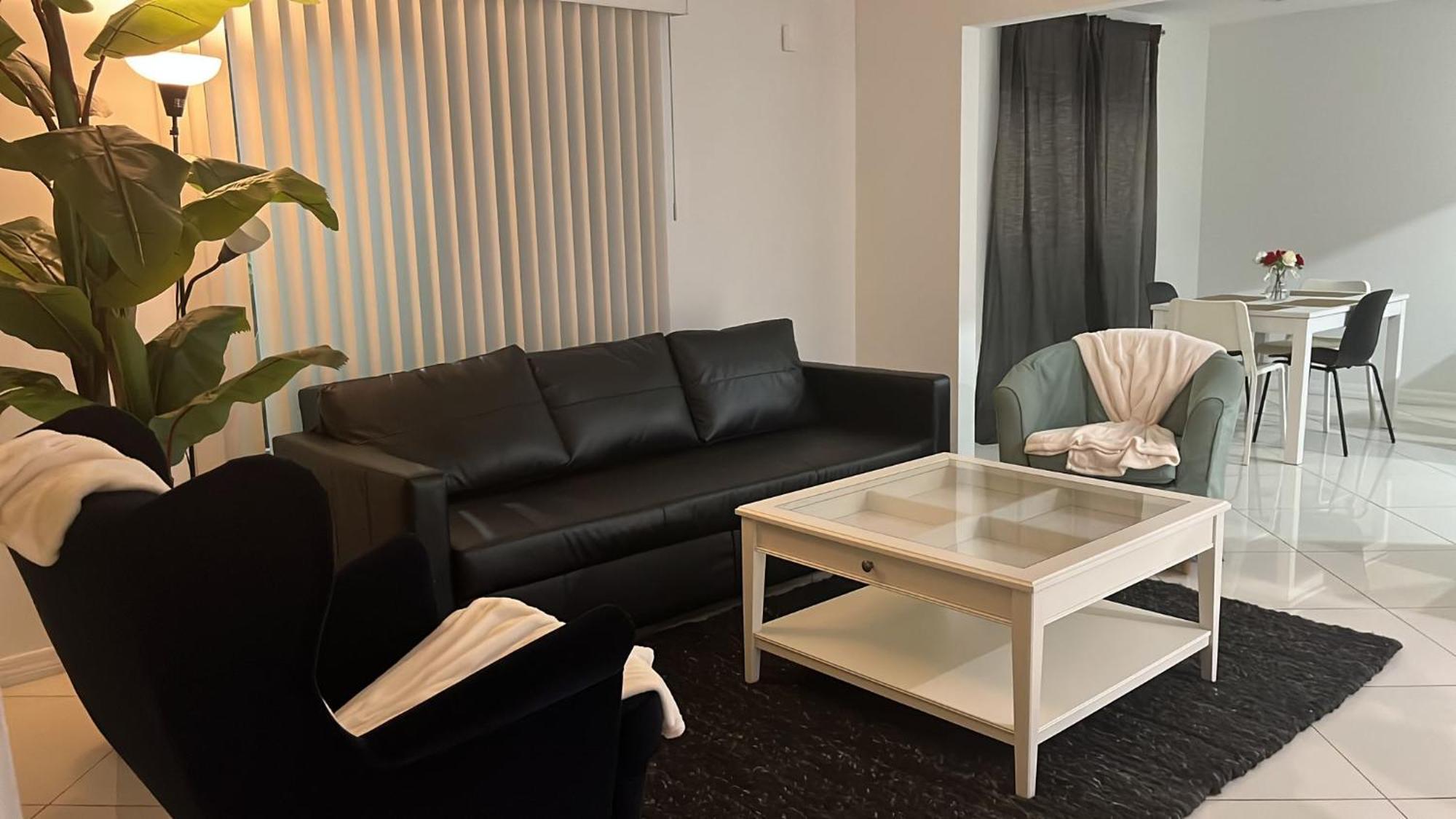 Beautiful, Fully Furnished 4Bed 2Bath House - 5 Minute Walk To Miracle Mile Downtown Coral Gables Villa ไมอามี ภายนอก รูปภาพ