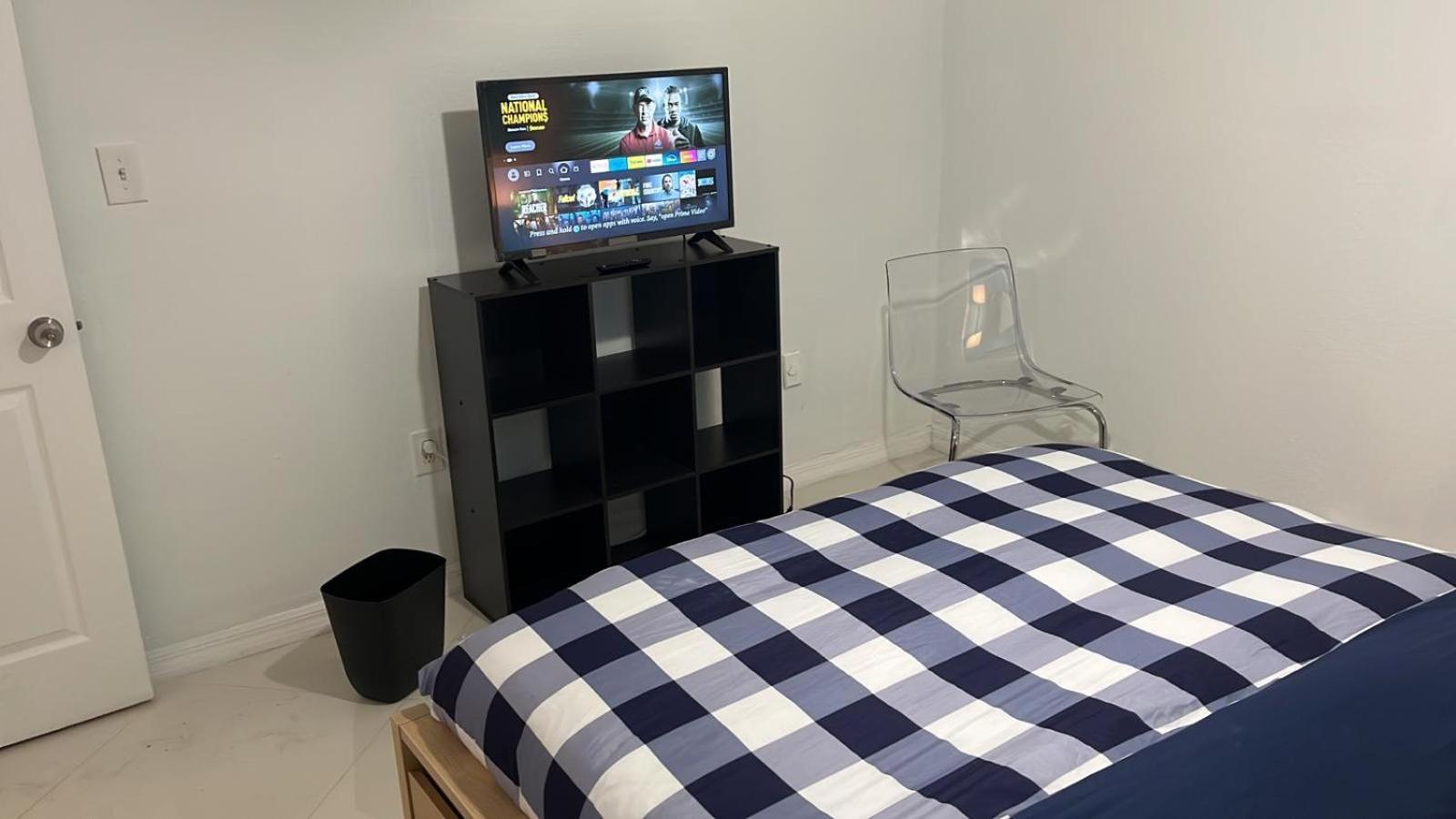 Beautiful, Fully Furnished 4Bed 2Bath House - 5 Minute Walk To Miracle Mile Downtown Coral Gables Villa ไมอามี ภายนอก รูปภาพ