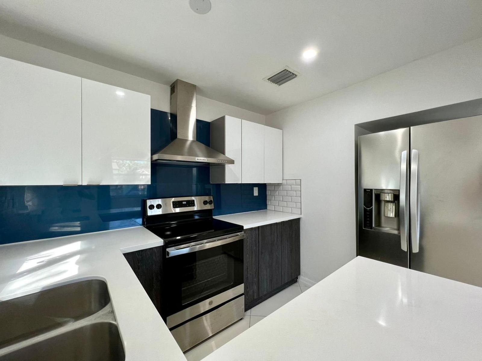 Beautiful, Fully Furnished 4Bed 2Bath House - 5 Minute Walk To Miracle Mile Downtown Coral Gables Villa ไมอามี ภายนอก รูปภาพ