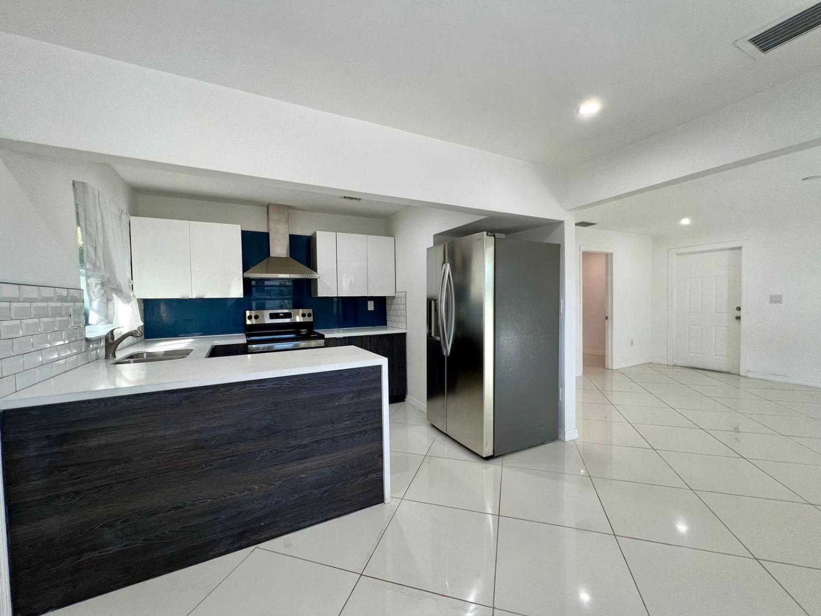 Beautiful, Fully Furnished 4Bed 2Bath House - 5 Minute Walk To Miracle Mile Downtown Coral Gables Villa ไมอามี ภายนอก รูปภาพ